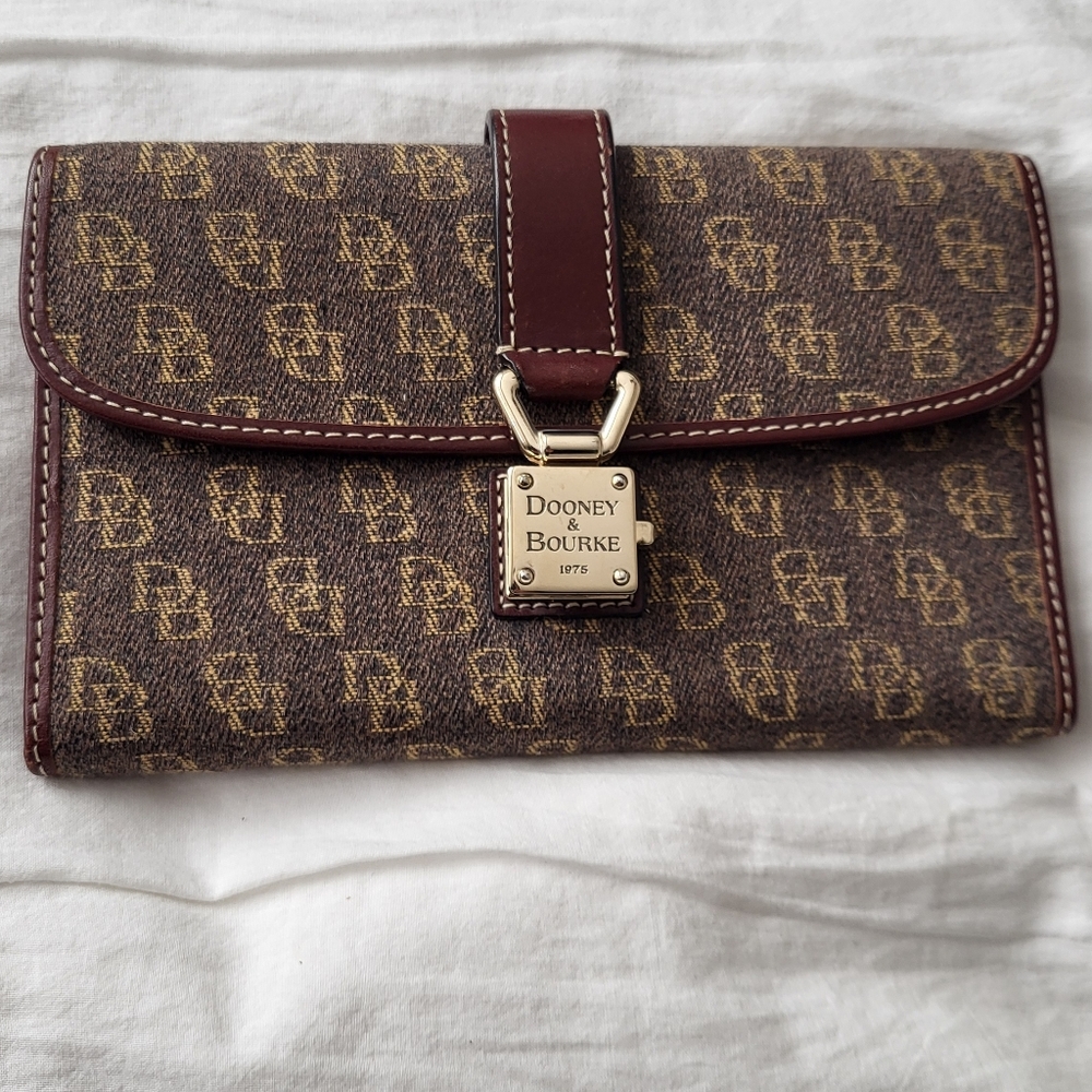 1975 Dooney & Bourke Vintage Piston Lock Long Canvas Signature Wallet